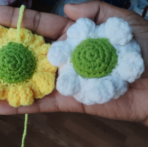 Keychain flower crochet - Picture 3 of 4